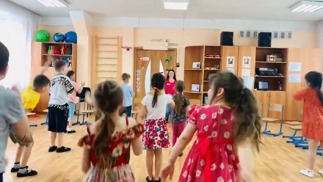 Детский сад. Танцы в садик. Танцуют дети. Флешмоб. Открытое занятие танцы смотреть онлайн