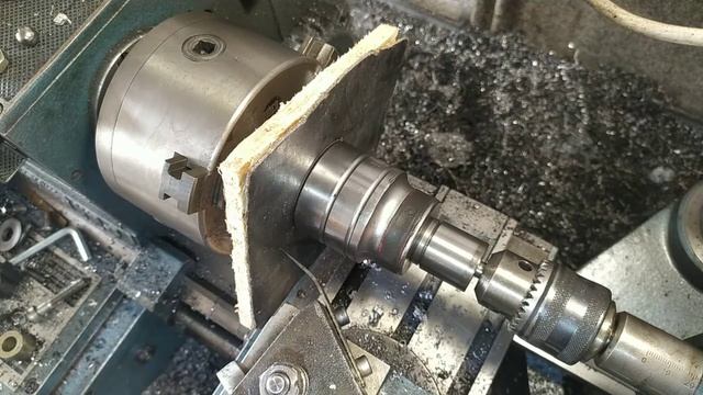 Прокладка приемной трубы глушителя Mersedes A180 на токарном. смотреть онлайн