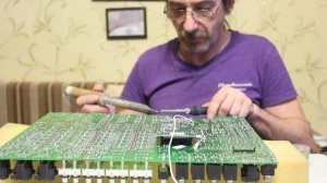 Выпаиваем движковые  резисторы.