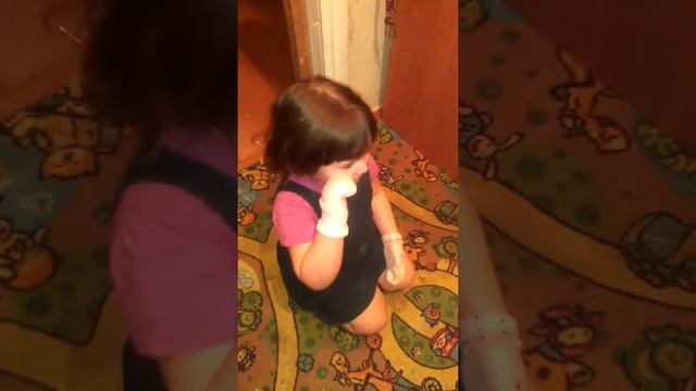 Ребёнку не дали пол помыть!!! смотреть онлайн