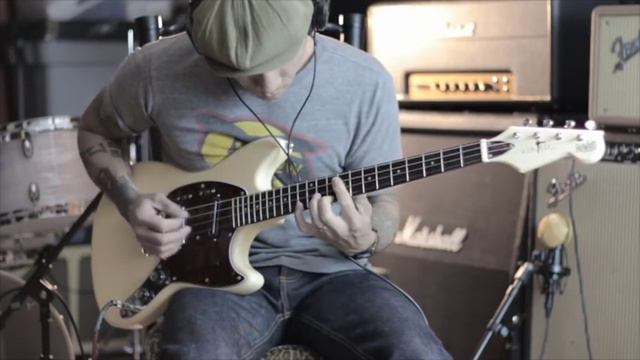 "Everlong" Foo Fighters cover - Eastwood Warren Ellis Signature Tenor Baritone guitar смотреть онлайн