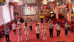 "Весёлый пляс" (Ю. Селиверстова). Группа №12 "Цветики-семицветики"