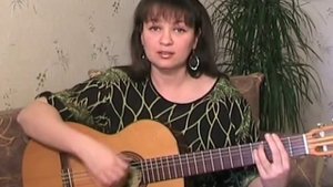 Видео урок игры на гитаре песни группы Кино 'Группа крови' от Алены Кравченко