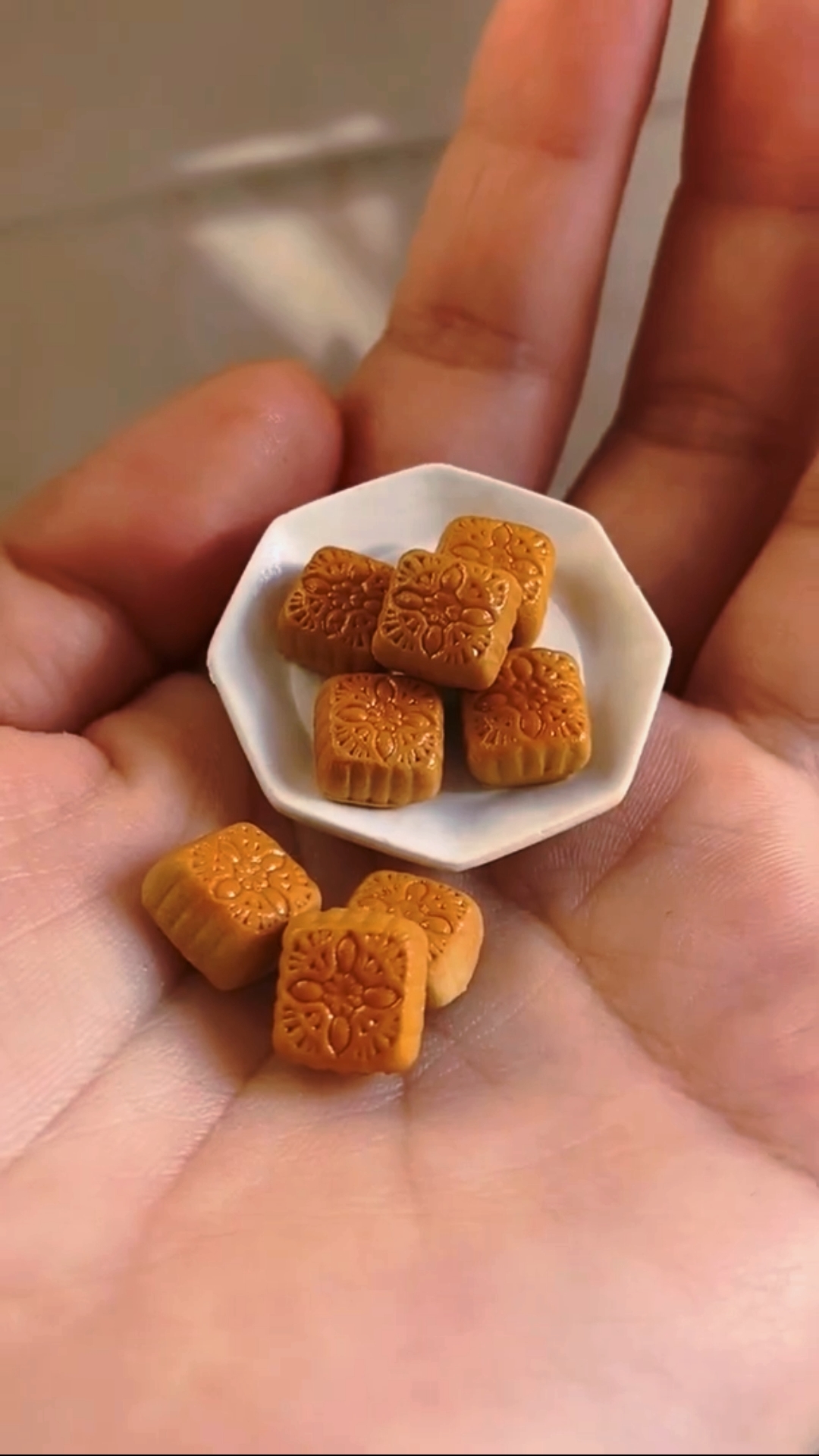 Как слепить вкусные печеньки из полимерной глины и молдов