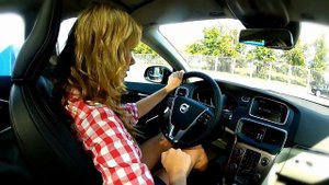 NEW VOLVO V40 CROSS COUNTRY: Тест-драйв в программе Москва рулит.