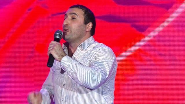 поет кавказец розы. кавказец поет. популярная музыка 2021 поет кавказец а я сказал. миллион роз из окна. поет кавказец розы.