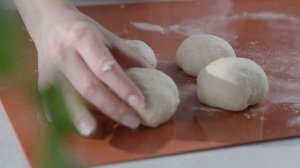 Кухонная машина Starwind SKM8193 1600Вт? золотистая