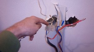 Жуть с электрикой на кухне кз в прямом эфире Вышибает автомат и нет ноля Что делать ?