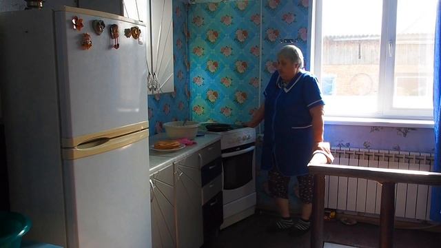 Забрали отца пенсионера со старого дома он чуть там не угорел Мама кормит сына трутня ПОДВАЛ ИЛЬИЧА смотреть онлайн