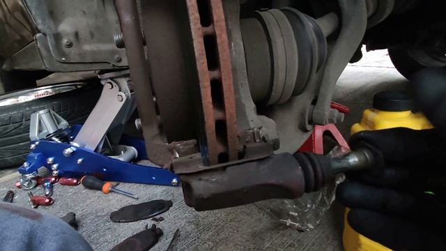 Como Cambiar las Pastillas de Freno | Honda Civic Si 2000 (EM1) смотреть онлайн