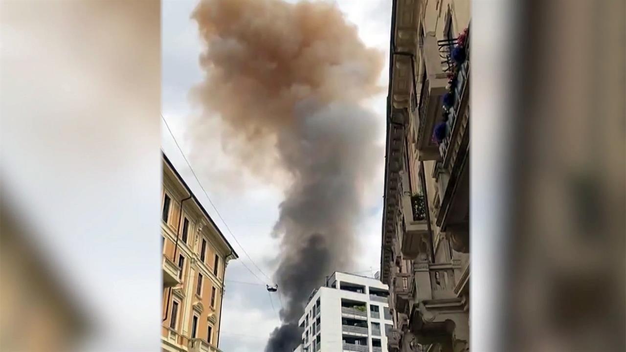 Полиция назвала взрыв кислородных баллонов причиной крупного пожара в центре Милана