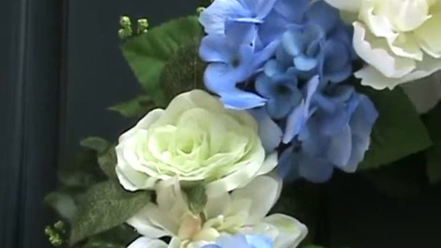 Blue Hydrangea Wreath.MPG смотреть онлайн