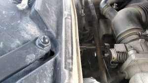 подклинивает трос газа