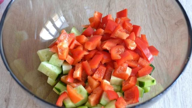 Греческий салат с перепелиными яйцами. В домашних условиях классический рецепт