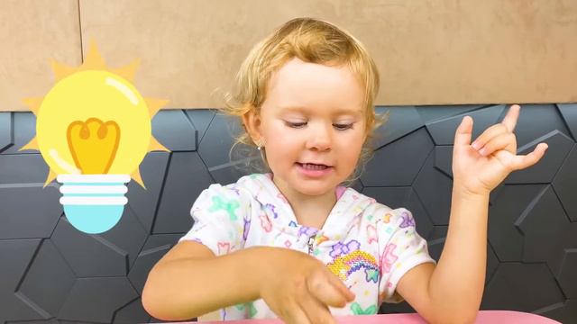 Polina Kid Show решила разыграть маму  на Хэллоуин
