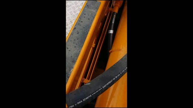 Треск в гидравлике бетононасоса. В чем причина?