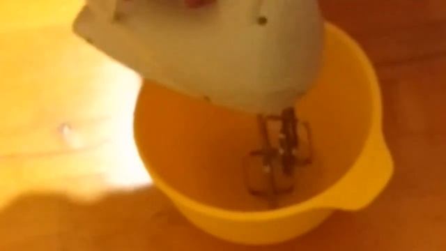 Пирог со свежими персиками и творогом