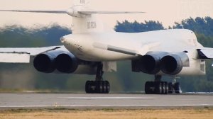 Взлет Ту-160 "Владимир Судец" .