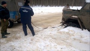 Уаз и снежный овраг. Уаз на военных мостах. Часть 1