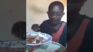 ржачный негр кушает гречку под крутую молодёжную песню