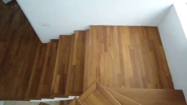 SCARA PLACATA CU PARCHET TRIPLU STRATIFICAT смотреть онлайн