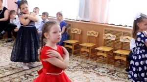 Танец девочек Мама