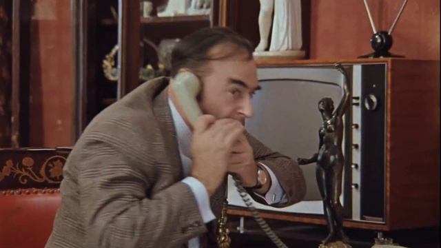 Иван Васильевич меняет профессию-У нас здесь дело почище инженер Тимофеев в свою квартиру живого ца смотреть онлайн