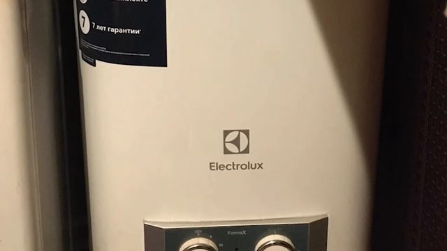Электрический водонагреватель Electrolux EWH 30 Formax