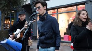AMAZING MOMENT guy JOINS singing Perfect by Ed Sheeran in Italian | Allie Sherlock