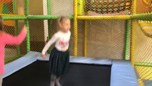 ВИДЕО ДЛЯ ДЕТЕЙ Развлекательный Центр БАССЕЙН С ШАРИКАМИ Горки Качели БАТУТ Аттракцион ВЕСЕЛОЕ ВИДЕ