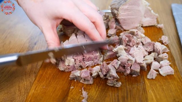 Салат НОВИНКА на СВЯТКОВИЙ СТІЛ "Вишенька". Дуже смачний і не звичний салат з м'ясом смотреть онлайн