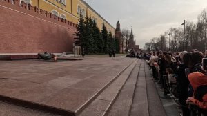 Смена почётного караула у Могилы Неизвестного солдата в Москве