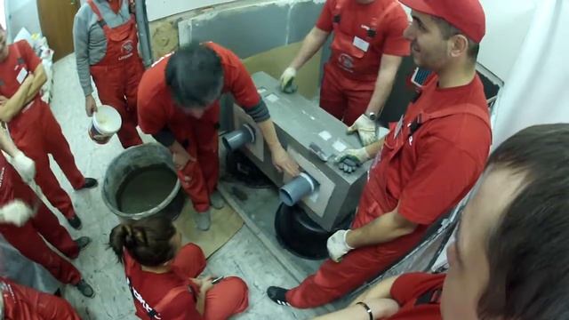 Часть 2. Заливка анкеровочной смесью скиммеров и закладных в бассейне