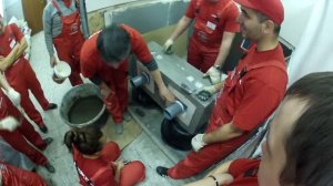 Часть 2. Заливка анкеровочной смесью скиммеров и закладных в бассейне