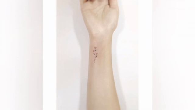 Delicate Flower Tattoos / Tiny Flower Tattoo смотреть онлайн