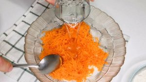 Просто натрите морковь и добавьте муку - вкуснота ещё ТААА! Морковный пирог на воде. Постный рецепт