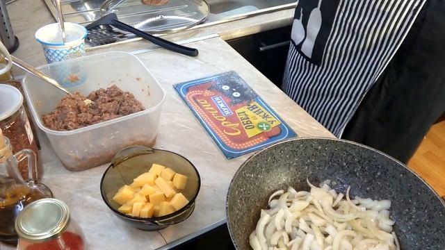 Фрикадельки с сыром в сметаном соусе))Очень нежные и сочные фрикадельки с сыром)) смотреть онлайн