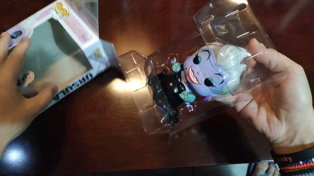 URSULA 30YEARS FUNKO POP UNBOXING смотреть онлайн