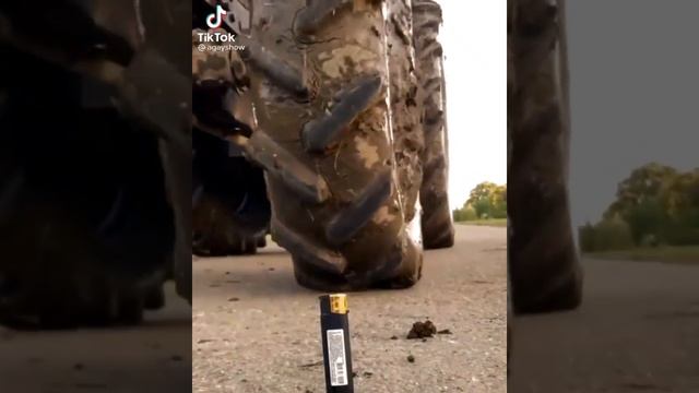 Как зажечь зажигалку трактором?) How to light a lighter with a tractor?)