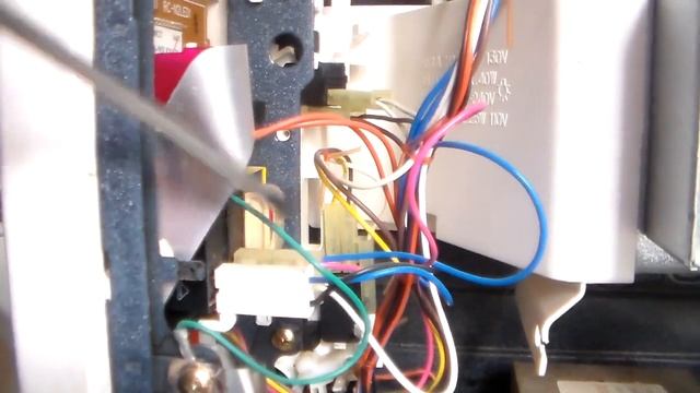 Ремонт микроволновки Самсунг.Горит предохранитель при закрывании двери. смотреть онлайн