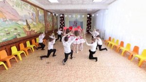 Танец вход на 8 Марта . Дети 5 лет
