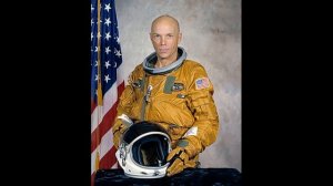 Лунная афера – скафандр с секретом.