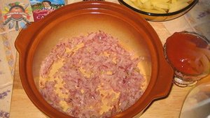 Рыба в горшочке по-охридски с соленым огурцами: средиземноморское блюдо с низкой калорийностью!
