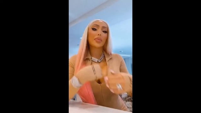 Missnikkiibaby Live