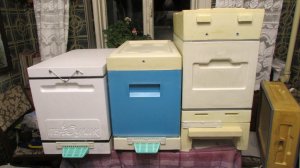 сравнение 6 рамочных ульев - часть 3 - Нижегородец , Пеноулик и Биненхаус ( bienenhaus ).mp4