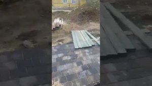 Укладка тротуарной плитки + установка водоотводных лотков