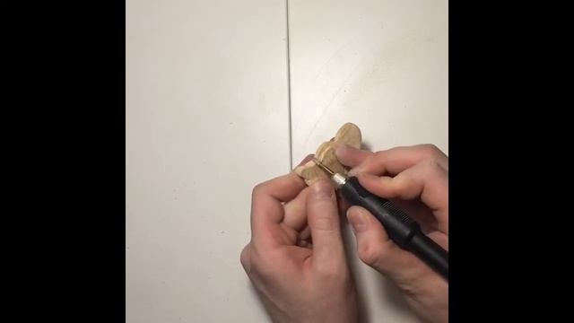 Брелок своими руками/работа гравёром/покрытие льняным маслом/изделие из можжевельника смотреть онлайн