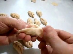 Лепка красивых пельменей, мантов, вареников. Способ 1.flv