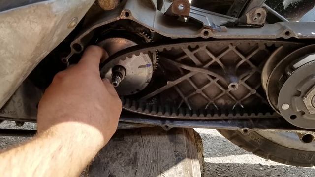 Доработка вариатора чтобы устранить недоход приводного ремня на скутере Aprilia SR 50