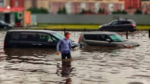 Суперливень обрушился на Благовещенск и затопил город. Целые районы ушли под воду